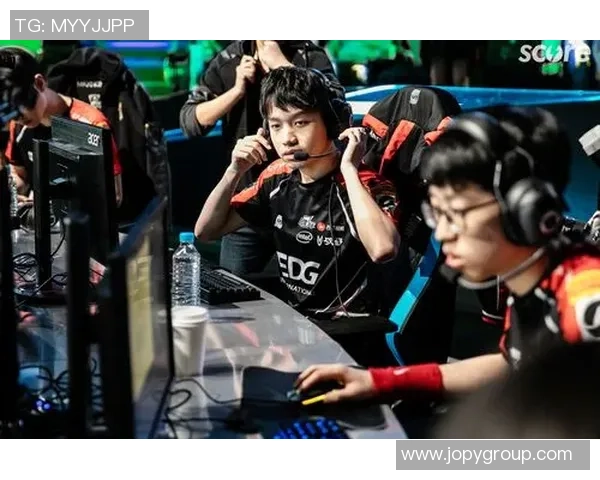 和平精英深度解析：EDG战队灵活应变策略与战术优势探讨