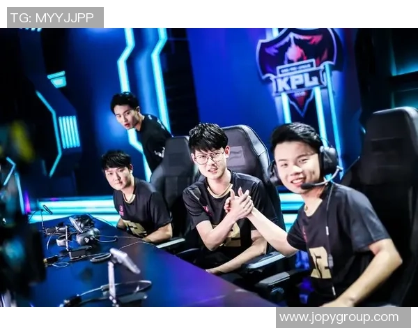 聚焦王者荣耀RNG战队个人能力分析与发展潜力探讨