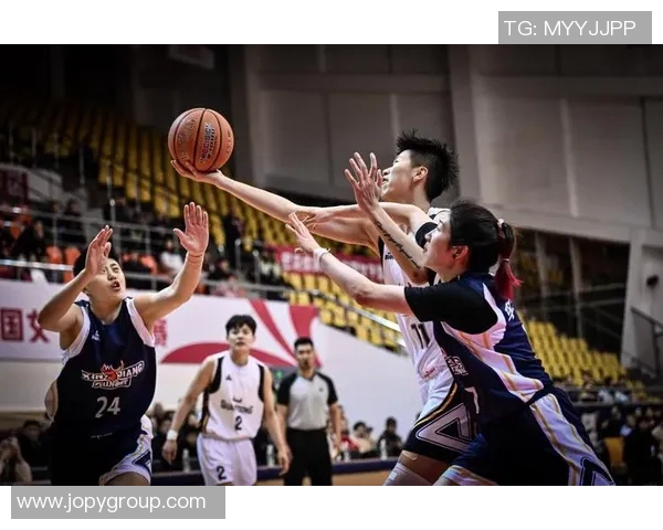 CBA精彩对决北京队与上海队比赛录像回顾与精彩瞬间分析 CBA精彩对决北京队与上海队比赛录像回顾与精彩瞬间分析