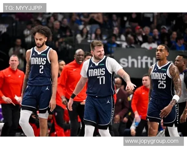 开拓者与独行侠的激烈对决谁能在NBA赛场上笑到最后