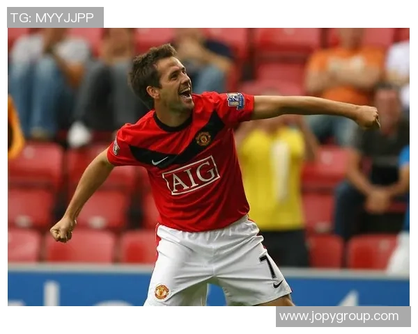 曼联与巴黎上半场激战回顾球员表现与战术分析全景呈现 曼联与巴黎上半场激战回顾球员表现与战术分析全景呈现